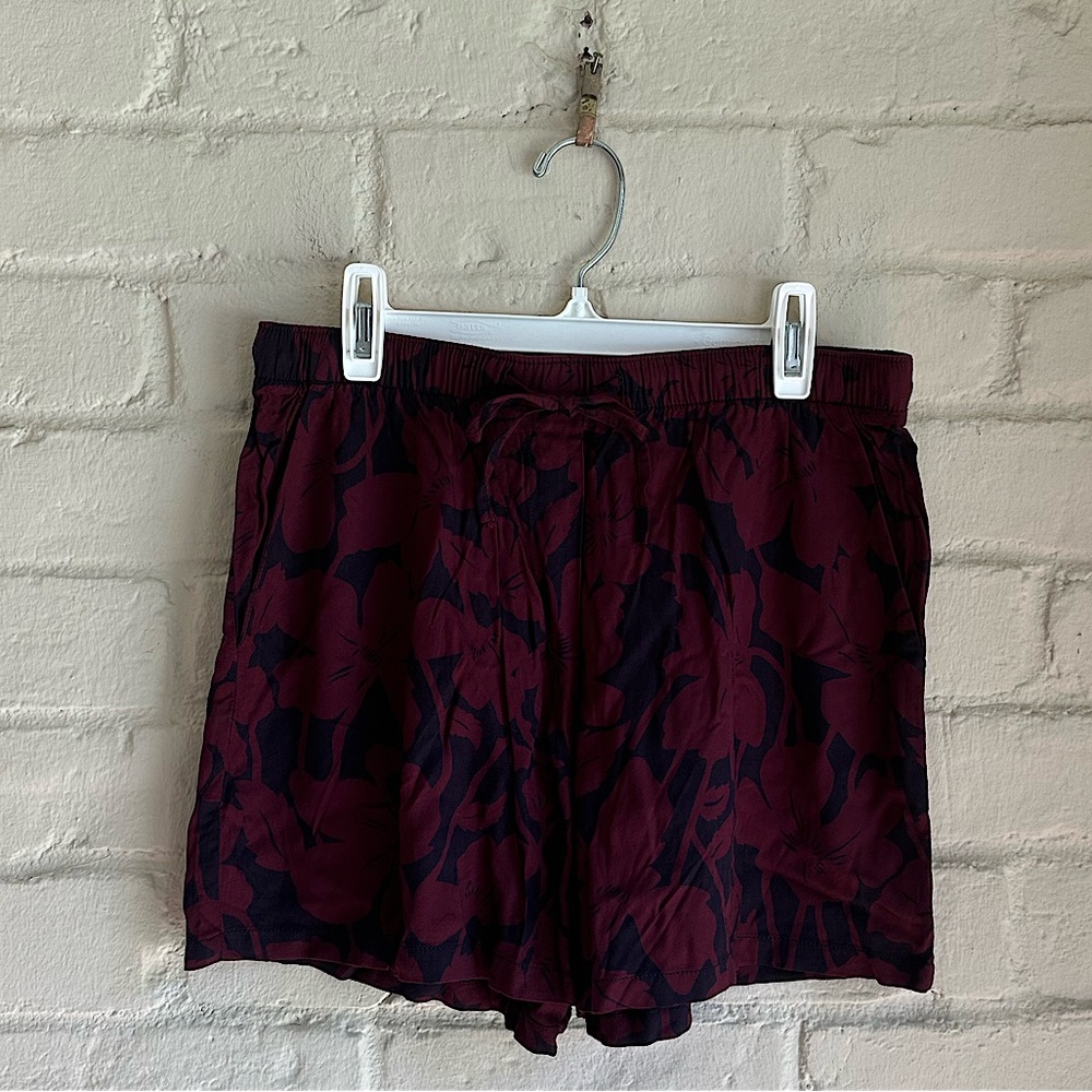 Gap size small navy blue and burgundy floral summer boho tropical shorts